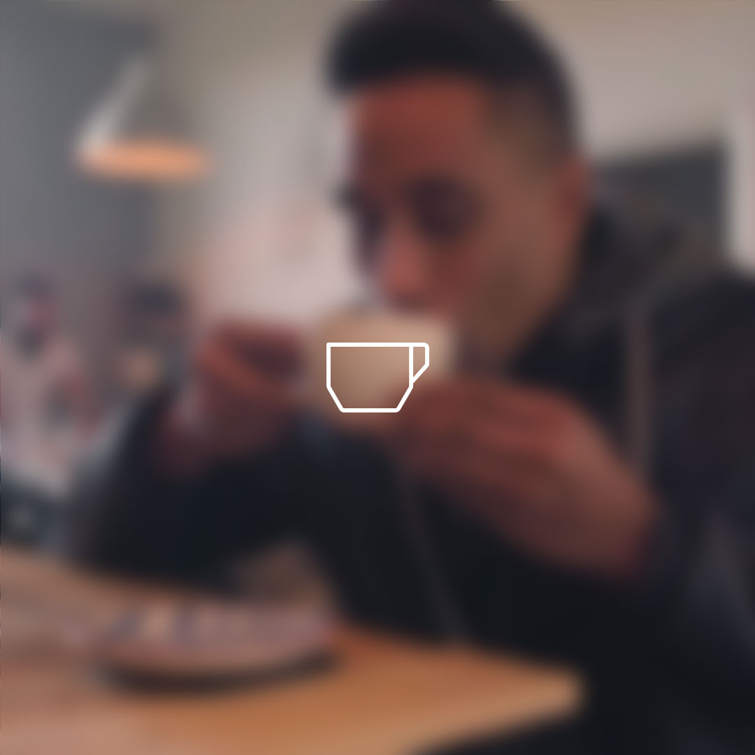 SAMLI-COFFEE-BLUR-L